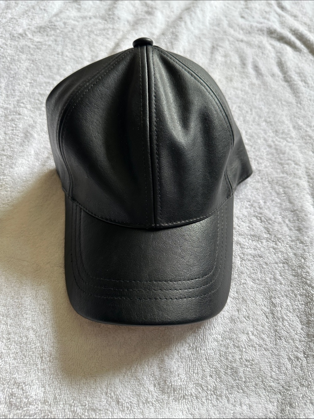 Universal Thread Women’s Black Imitation Leather Baseball Cap NWT